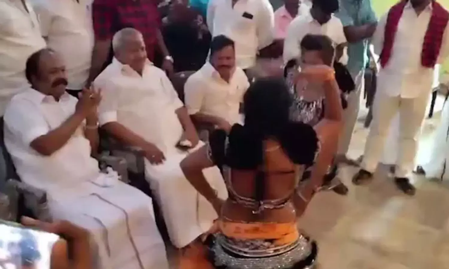 Birthday celebration,Minister,Controversy,Female dancers,Public reaction, ജന്മദിനം, ഉദയനിധി, മന്ത്രി, നൃത്തം