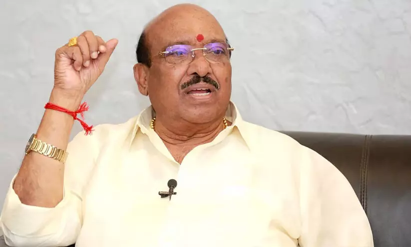 രാഹുലിന്റെ പൊയ്മുഖം അഴിഞ്ഞുവീണു; രാജിവെക്കണോയെന്ന് സ്വന്തം മനസാക്ഷിയോട് ചോദിക്കട്ടെ -വെള്ളാപ്പള്ളി നടേശൻ രാഹുലിന്റെ പൊയ്മുഖം അഴിഞ്ഞുവീണു; രാജിവെക്കണോയെന്ന് സ്വന്തം മനസാക്ഷിയോട് ചോദിക്കട്ടെ -വെള്ളാപ്പള്ളി നടേശൻ