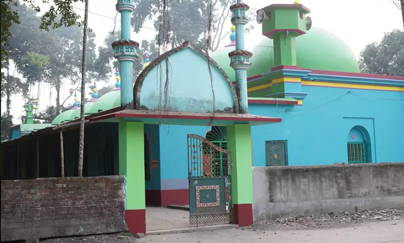 raikola shahi masjid, chakla, west bengal, ജിന്ന് പള്ളി, ചക്ല, പശ്ചിമ ബംഗാൾ,travel stories raikola shahi masjid, chakla, west bengal, ജിന്ന് പള്ളി, ചക്ല, പശ്ചിമ ബംഗാൾ,travel stories