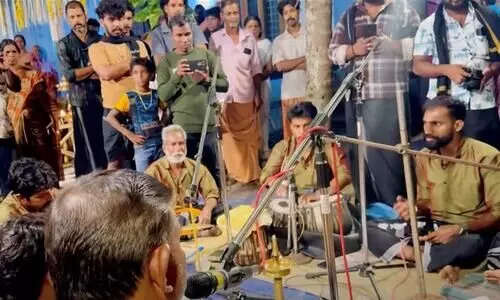 ‘മക്കത്തെ മംഗല്യരാവ്.. ഖദീജയ്ക്ക് കല്യാണനാള്’ -ദേശവിളക്ക് ഉത്സവത്തിൽ വൈറലായി മുഹമ്മദ് നബിയെ കുറിച്ചുള്ള പാട്ട് -VIDEO