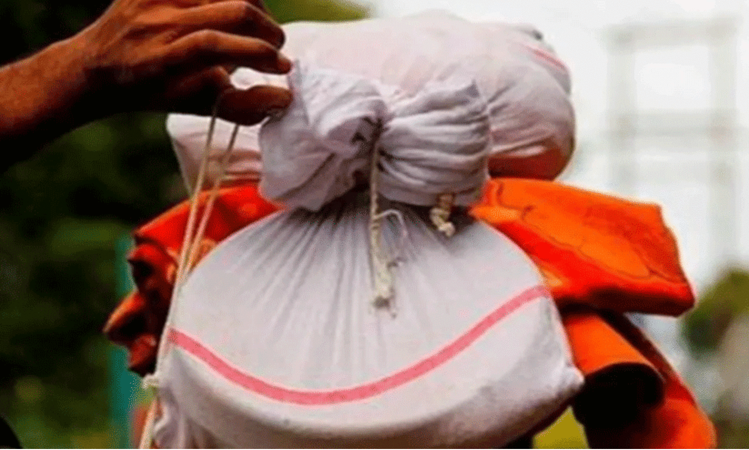 ശബരിമല തീർഥാടകർക്ക് ഇരുമുടിക്കെട്ട് വിമാനത്തിൽ കൊണ്ടുവരാൻ അനുമതി