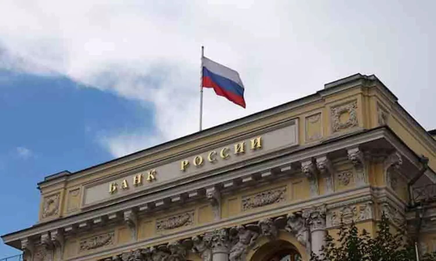 Russia’s Central Bank Starts Selling Physical Gold From Reserves