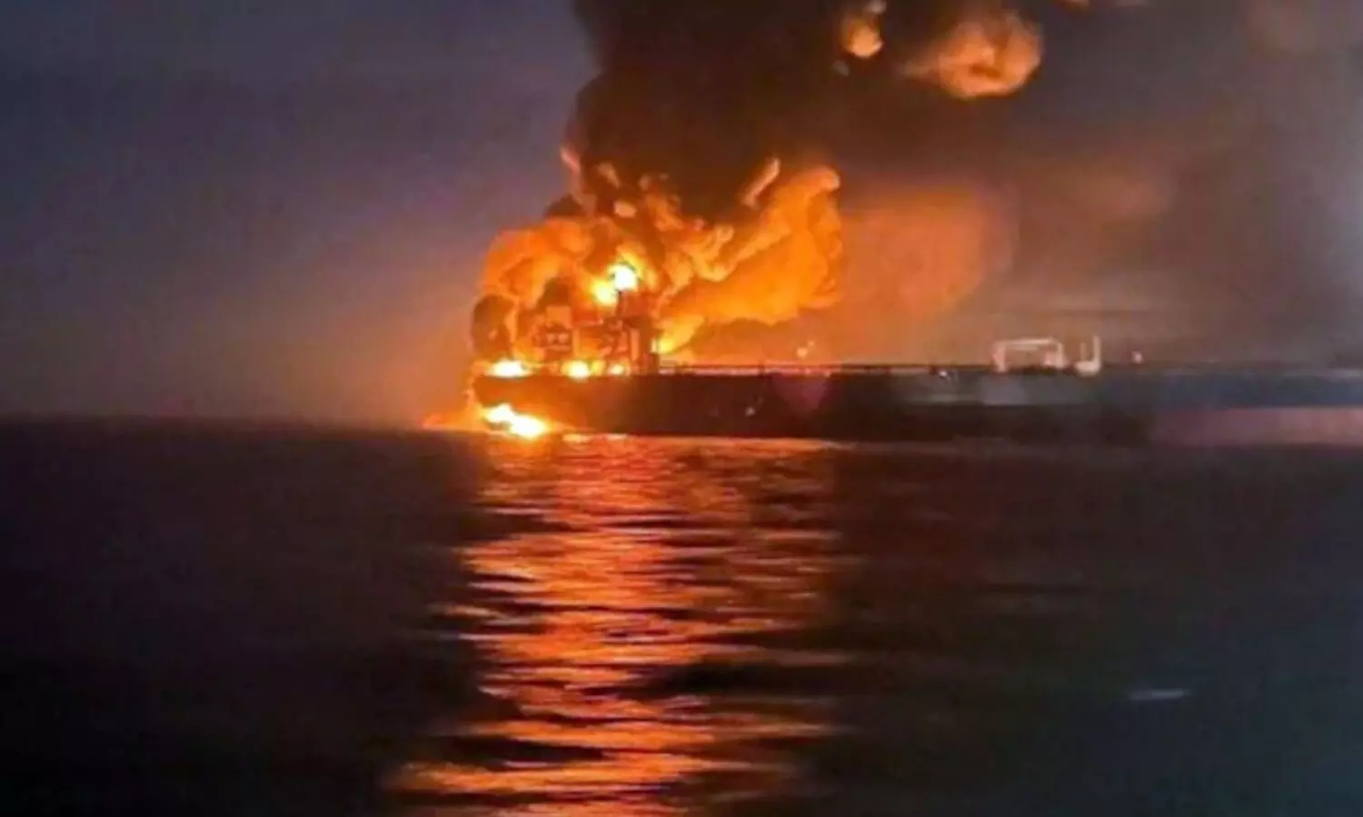 കരിങ്കടലിൽ ഡ്രോണാക്രമണത്തിൽ റഷ്യൻ എണ്ണക്കപ്പലിന് തീപിടിച്ചു; കത്തിയത് ഉപരോധം നേരിടുന്ന ഓയിൽ ടാങ്കർ