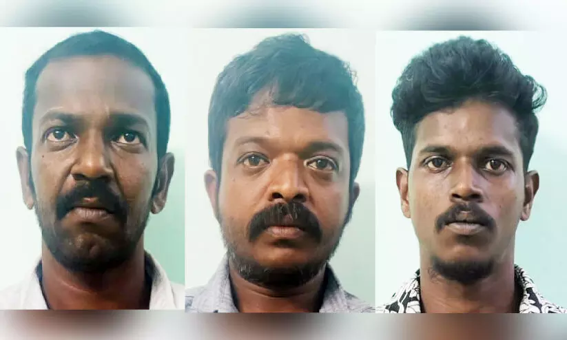 ജില്ല ആശുപത്രി പരിസരത്തുനിന്നും ഓട്ടോറിക്ഷ മോഷ്ടിച്ചവർ പിടിയിൽ ജില്ല ആശുപത്രി പരിസരത്തുനിന്നും ഓട്ടോറിക്ഷ മോഷ്ടിച്ചവർ പിടിയിൽ