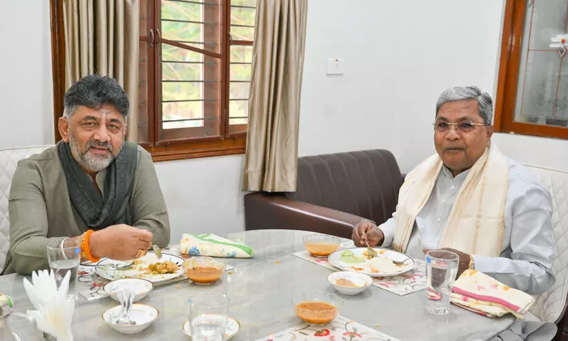 ‘എക്കാലവും പാർട്ടിയുടെ അച്ചടക്കമുള്ള പടയാളി’, നേതൃമാറ്റത്തിൽ ഹൈകമാൻഡിനെ അനുസരിക്കും; കോൺഗ്രസിന് കർണാടകയിൽ തുടർഭരണമെന്നും ഡി.കെ ശിവകുമാർ ‘എക്കാലവും പാർട്ടിയുടെ അച്ചടക്കമുള്ള പടയാളി’, നേതൃമാറ്റത്തിൽ ഹൈകമാൻഡിനെ അനുസരിക്കും; കോൺഗ്രസിന് കർണാടകയിൽ തുടർഭരണമെന്നും ഡി.കെ ശിവകുമാർ