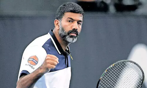 ഇന്ത്യയുടെ ‘കാപ്പി മാൻ’ റാക്കറ്റ് താഴ്ത്തുമ്പോൾ ഇന്ത്യയുടെ ‘കാപ്പി മാൻ’ റാക്കറ്റ് താഴ്ത്തുമ്പോൾ