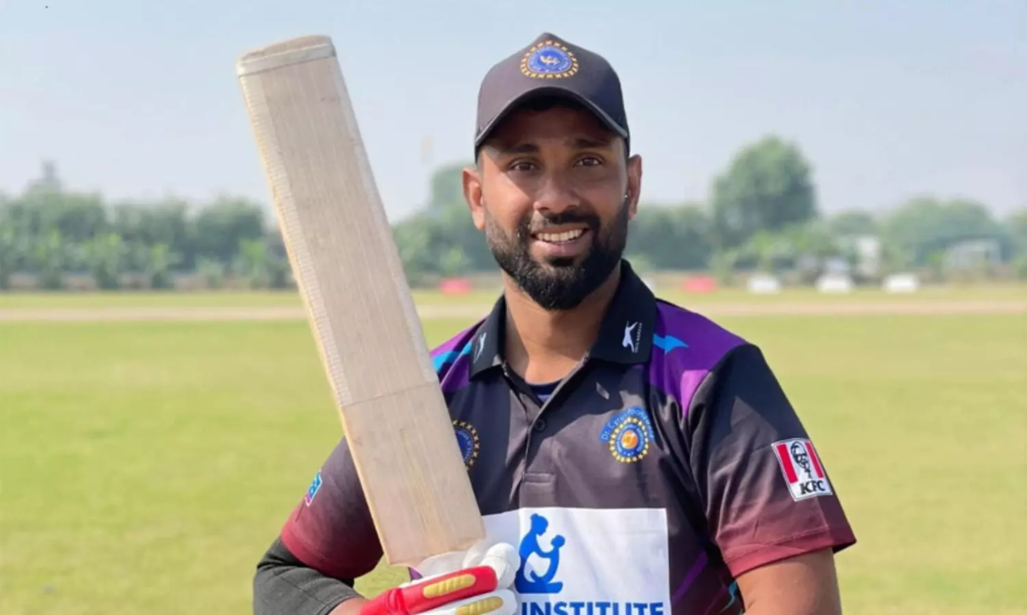 ഇ​ജാ​സ് ഓൺ സ്ട്രൈക്ക്