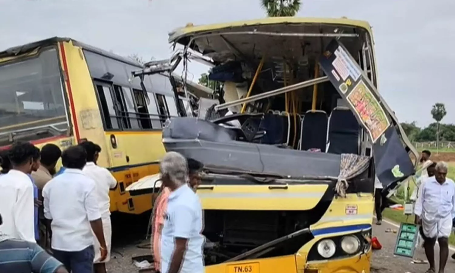 തമിഴ്നാട്ടിൽ ബസുകൾ നേർക്കുനേർ കൂട്ടിയിടിച്ച് 12 പേർക്ക് ദാരുണാന്ത്യം; 40ലധികം പേർക്ക് പരിക്ക്