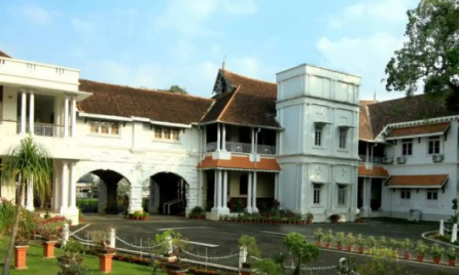 പേര്​ മാറുന്നു, രാജ്​ഭവൻ ഇനി ലോക്​ഭവൻ