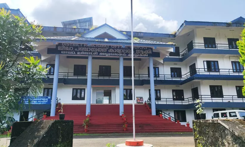 കൈവിട്ട ഇടുക്കി പിടിക്കാൻ യു.ഡി.എഫ്; പിടിമുറുക്കി എൽ.ഡി.ഫ് കൈവിട്ട ഇടുക്കി പിടിക്കാൻ യു.ഡി.എഫ്; പിടിമുറുക്കി എൽ.ഡി.ഫ്