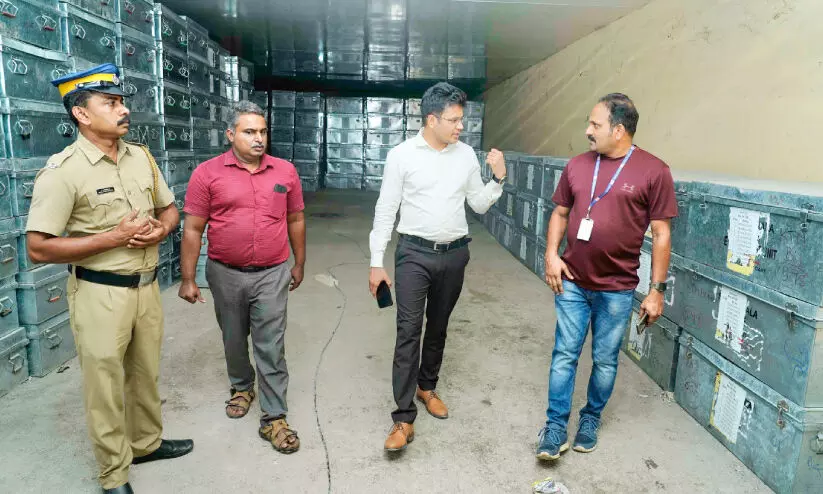 വോട്ട് യന്ത്രങ്ങൾ എത്തിച്ചു തുടങ്ങി