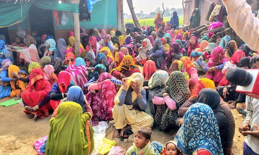 16 മണിക്കൂർ വളത്തിന് കാത്തുനിന്ന്, ആഹാരവും വെള്ളവുമില്ലാതെ തളർന്നുവീണ് കർഷക മരിച്ചു; മധ്യപ്രദേശിൽ കർഷകദുരിതം