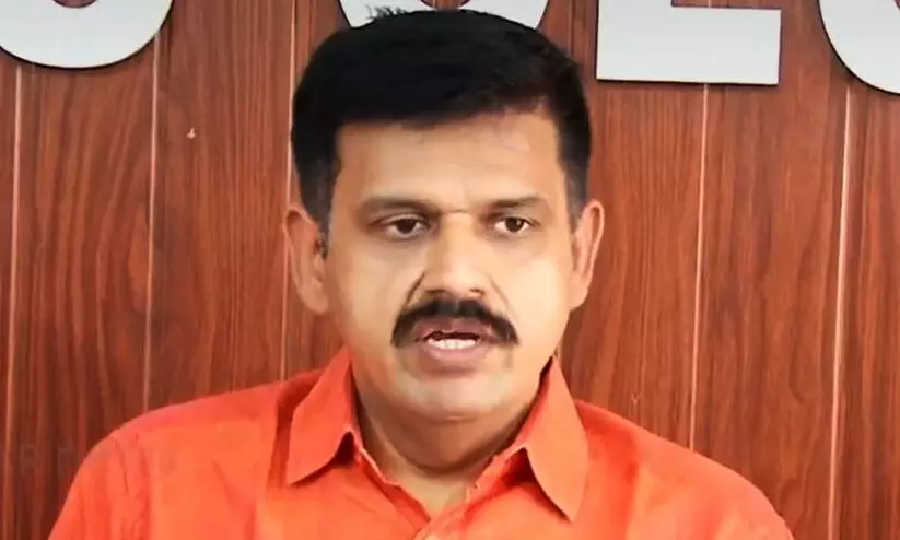 ‘അതിജീവിതയുടെ പേര് വെളിപ്പെടുത്തിയത് ഡി.വൈ.എഫ്.ഐ നേതാവ്’; കേസ് നിയമപരമായി നേരിടുമെന്ന് സന്ദീപ് വാര്യർ