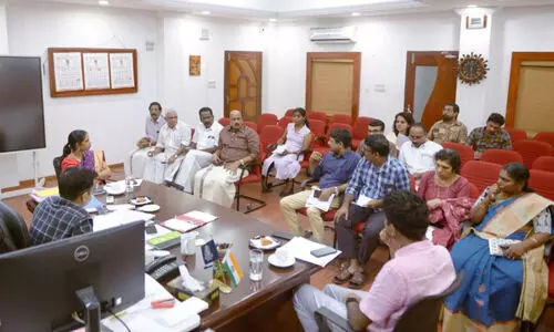 പോ​ളി​ങ് സ്റ്റേ​ഷ​നി​ലെ വോ​ട്ട​ര്‍മാ​രു​ടെ എ​ണ്ണം 1200 ആ​യി പ​രി​മി​ത​പ്പെ​ടു​ത്തും