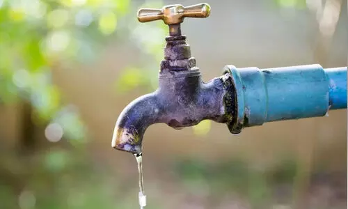 വ​കു​പ്പു​ക​ൾ ത​മ്മി​ൽ ശീ​ത​സ​മ​രം; പെ​രു​മ്പി​ലാ​വ് സെ​ന്റ​റി​ൽ കു​ടി​വെ​ള്ള​മി​ല്ലാ​തെ ജ​നം