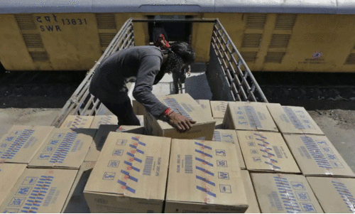 ഡോർ ടു ഡോർ പാഴ്സൽ സർവിസുമായി ഇന്ത്യൻ റെയിൽവേ; പാഴ്സൽ അയക്കാനുള്ള നിബന്ധനകൾ ഒഴിവാക്കി; ഓൺലൈൻ വഴിയും ബുക് ചെയ്യാം