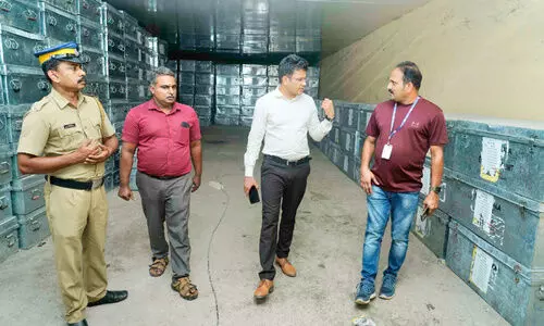 വോട്ട് യന്ത്രങ്ങൾ എത്തിച്ചു തുടങ്ങി