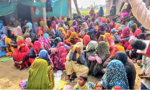 16 മണിക്കൂർ വളത്തിന് കാത്തുനിന്ന്, ആഹാരവും വെള്ളവുമില്ലാതെ തളർന്നുവീണ് കർഷക മരിച്ചു; മധ്യപ്രദേശിൽ കർഷകദുരിതം