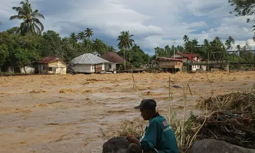 ഇന്തോനേഷ്യയിൽ പ്രളയത്തിലും മണ്ണിടിച്ചിലിലും മരിച്ചവരുടെ എണ്ണം 417 ആയി; നൂറു കണക്കിനാളുകളെ കണാനില്ല