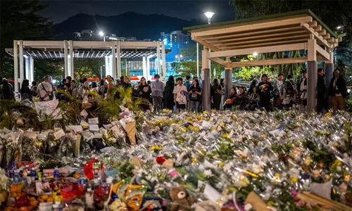 ഹോങ്കോങ് തീപിടിത്തം: കാണാതായ 150 പേർക്കായി തിരച്ചിൽ തുടരുന്നു, ഒരു വനിത ഉൾപ്പെടെ എട്ടു പേർ അറസ്റ്റിൽ