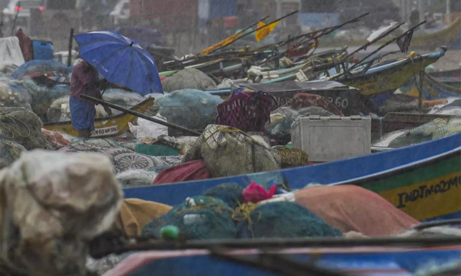 ദിത്വ ചുഴലിക്കാറ്റ്; തമിഴ്നാട്ടിൽ മൂന്ന് മരണം, പത്ത് വിമാനങ്ങൾ റദ്ദാക്കി