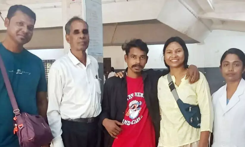 ഒടുവിൽ അവർ നാടിന്റെ തണലിൽ