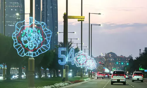 നാ​ളെ യു.​എ.​ഇ​യു​ടെ ദേ​ശീ​യ ദി​നം: രാ​ജ്യ​മെ​ങ്ങും ആ​ഘോ​ഷം