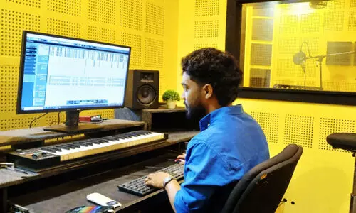 വോ​ട്ട് പെ​ട്ടി​യി​ലാ​ക്കും ഈ ​ആ​വേ​ശ​പ്പാ​ട്ടു​ക​ൾ