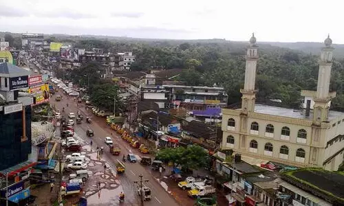 ത​ളി​പ്പ​റ​മ്പ് എ​ങ്ങോ​ട്ട് ചാ​യും