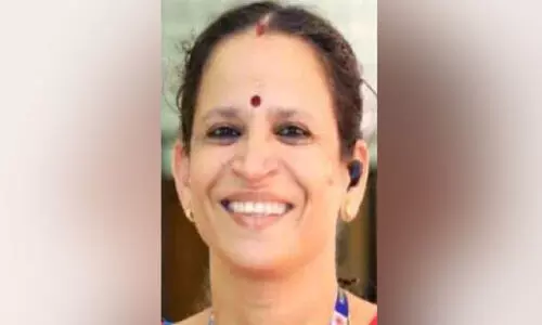 വാ​ർ​ഡി​ലെ​ത്താ​ൻ ഒരു തോ​ണി​യാ​ത്ര !