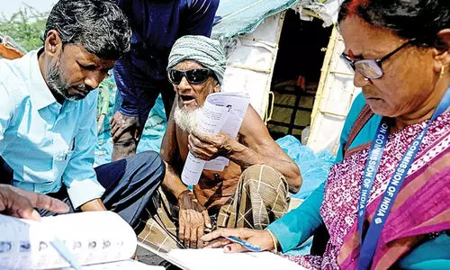 ‘സോനു’ ഷാരിഖ് ഖാൻ ആണെന്ന് ഞാനെങ്ങനെ തെളിയിക്കും?’; യു.പി എസ്.ഐ.ആറിൽ തടങ്കൽ കേന്ദ്രങ്ങൾ മുന്നിൽ കണ്ട് മുസ്‍ലിംകൾ