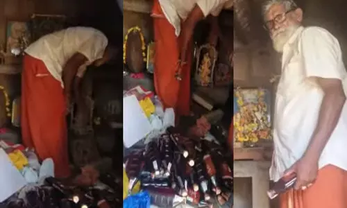 നെയ്യാറ്റിൻകരയിൽ ക്ഷേത്രത്തിലെ ശ്രീകോവിലിനുള്ളിൽ മദ്യശേഖരം; വിഗ്രഹങ്ങൾക്കും ഫോട്ടോകൾക്കും ഇടയിൽ ഒളിപ്പിച്ചത് 30 ലിറ്റർ മദ്യം