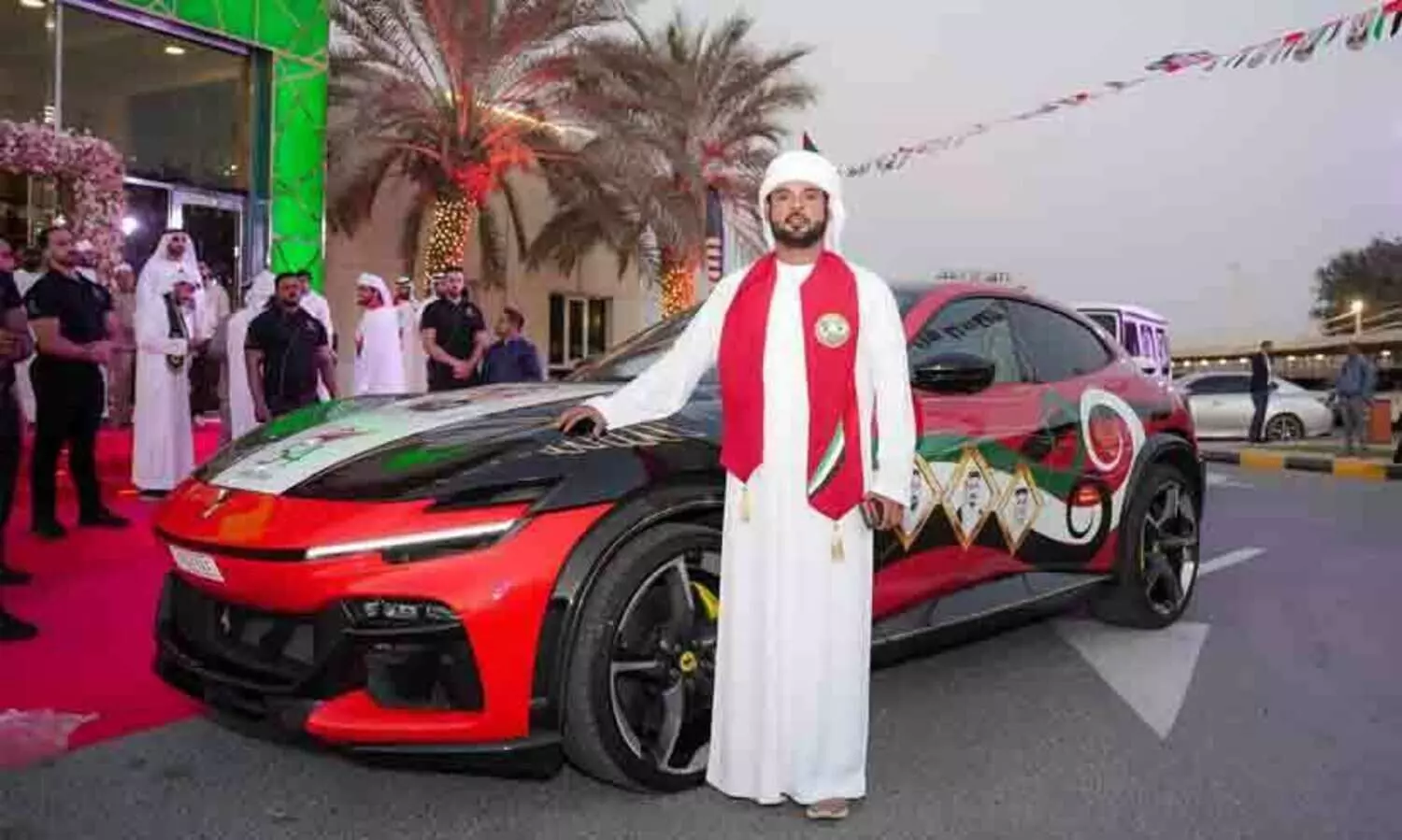 ആഡംബര കാർ അലങ്കരിച്ച്​ യു.എ.ഇക്ക്​ മലയാളിയുടെ ആദരം