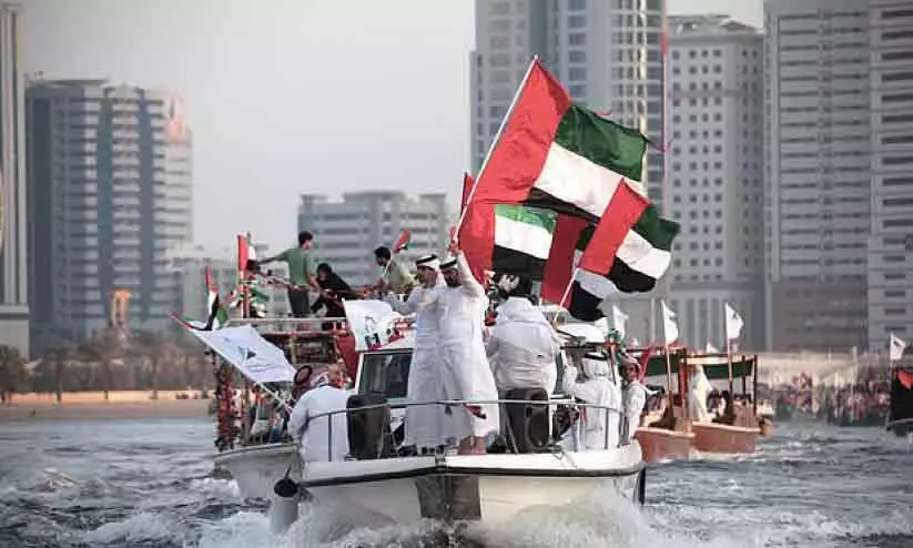 ദേ​ശീ​യ ദി​നാ​ഘോ​ഷ നി​റ​വി​ൽ രാ​ജ്യം; എ​ങ്ങും ആ​വേ​ശം