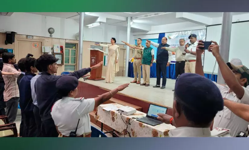 ട്രാഫിക് പൊലീസ് വകുപ്പ് സുരക്ഷ -അവബോധ സെഷൻ സംഘടിപ്പിച്ചു