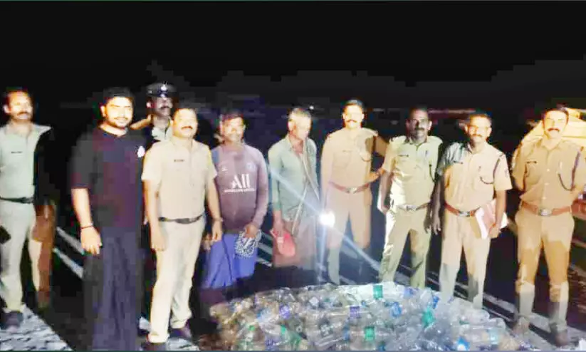 അശാസ്ത്രീയ മത്സ്യബന്ധനം: രണ്ടു തോണികൾ പിടികൂടി