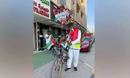 സൈ​ക്കി​ളി​ല്‍ ദേ​ശീ​യ ദി​നാ​ഘോ​ഷ യാ​ത്ര​യു​മാ​യി മ​ല​യാ​ളി