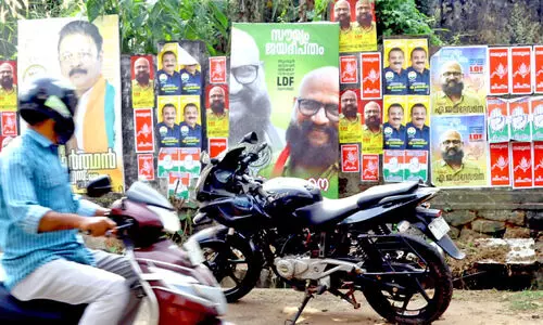 പ​ത്താം നാ​ൾ വോ​ട്ടാ​ഘോ​ഷം; ഓ​ട്ട​ത്തി​ൽ നേ​താ​ക്ക​ളും സ്ഥാ​നാ​ർ​ഥി​ക​ളും