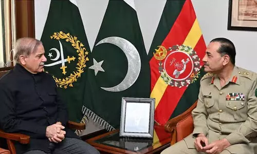 പാകിസ്താൻ വിട്ട് ശഹബാസ് ശരീഫ്; അസിം മുനീറിനെ സൈനീക മേധാവിയാക്കുന്നതിൽ അതൃപ്തി, മനഃപൂർവം വിട്ടുനിൽക്കുന്നുവെന്നും റിപ്പോർട്ടുകൾ