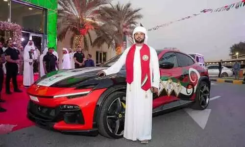 ആഡംബര കാർ അലങ്കരിച്ച്​ യു.എ.ഇക്ക്​ മലയാളിയുടെ ആദരം