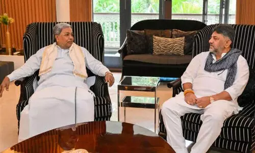 പ്രാതലിന് പിന്നാലെ കെ.സി. വേണുഗോപാലിനെ കാണാൻ സിദ്ധരാമയ്യ, ഒരു സീറ്റിൽ കുഴപ്പമുണ്ടെന്ന് ഡി.കെ. ശിവകുമാർ