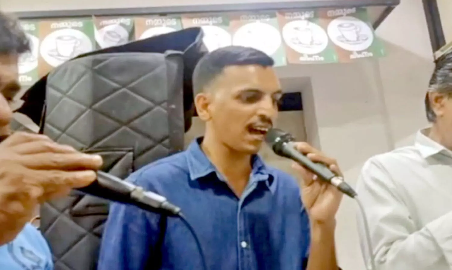 യു.ഡി.എഫ് സ്ഥാനാർഥി പാട്ടുപാടിയെത്തിയത് എൽ.ഡി.എഫ് കൂട്ടിൽ