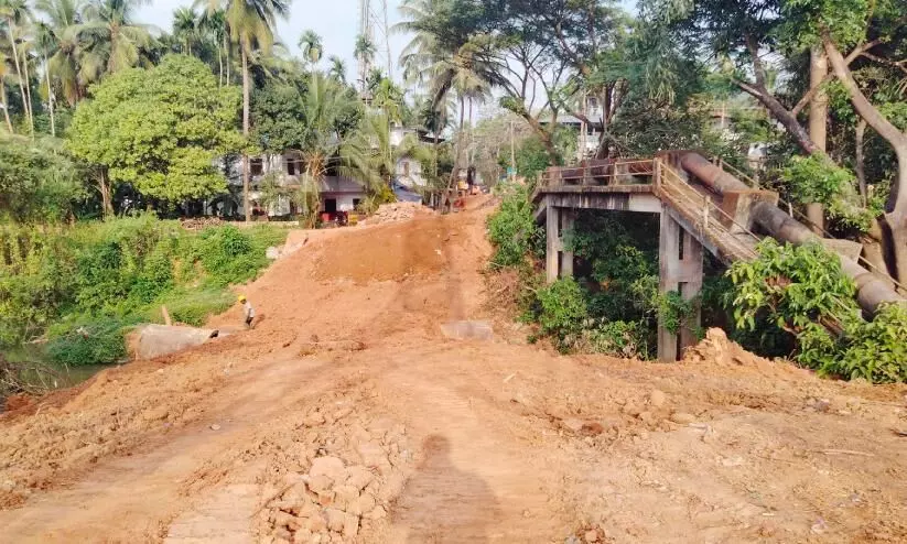കോട്ടപ്പള്ളിയിൽ സമാന്തര റോഡ് നിർമാണം തുടങ്ങി; കനാൽ പാലം പൊളിക്കും