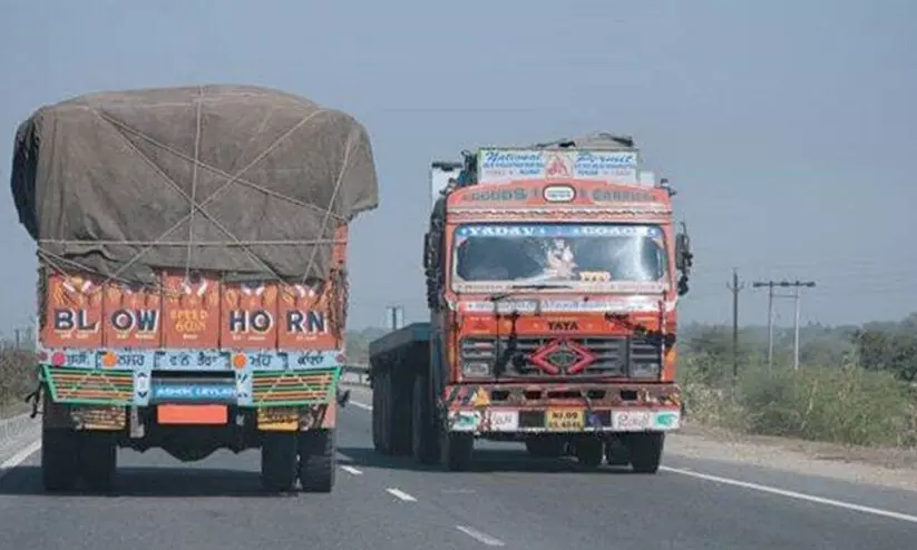 ദേശീയപാതകളിൽ അമിതഭാരം കയറ്റിയ ട്രക്കുകൾ അനുവദിക്കരുത്​ -ഹൈകോടതി