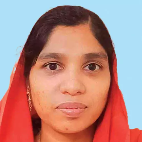 കാ​റും സ്കൂ​ട്ട​റും കൂ​ട്ടി​യി​ടി​ച്ച് യു​വ​തി മ​രി​ച്ചു