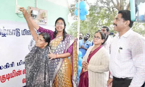 ആദിവാസി വീടുകളിൽ വൈദ്യുതി കണക്ഷൻ നൽകി ആദിവാസി വീടുകളിൽ വൈദ്യുതി കണക്ഷൻ നൽകി