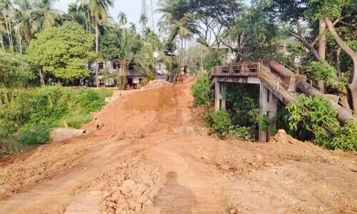 കോട്ടപ്പള്ളിയിൽ സമാന്തര റോഡ് നിർമാണം തുടങ്ങി; കനാൽ പാലം പൊളിക്കും