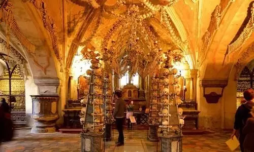 70,000 ആളുകളുടെ അസ്ഥികൾ കൊണ്ട് നിർമിച്ച പള്ളി; ചെക്ക് റിപ്പബ്ലിക്കിലെ ‘സെഡ്‌ലെക് ഓഷ്യുറി’യുടെ കഥ...