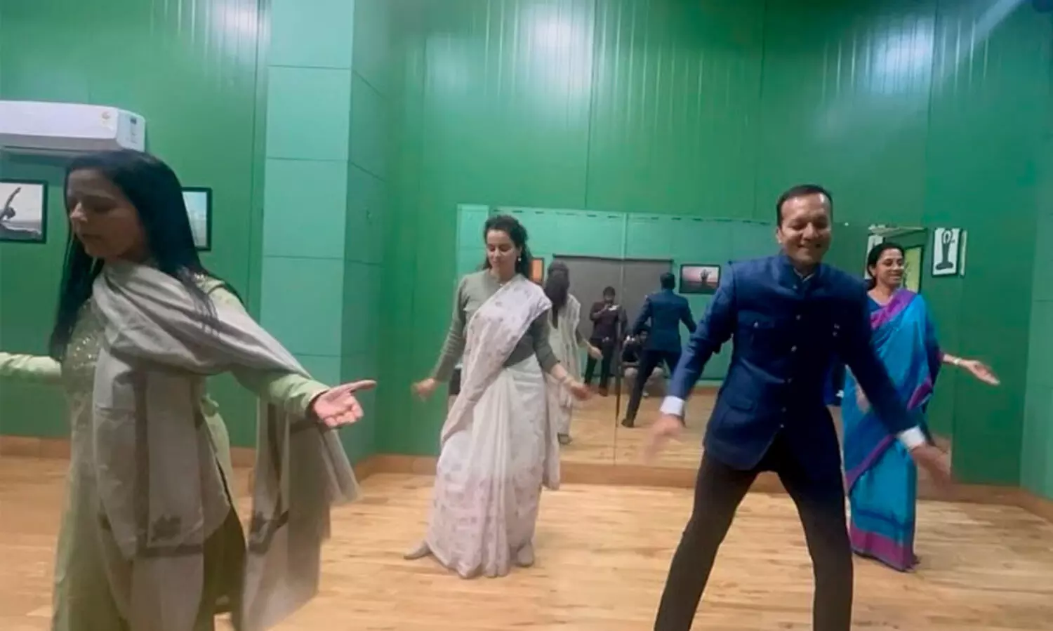 Dance,Day,Singing,Night,Celebrating, സുപ്രിയ സു​െല, കങ്കണ റണാവത്,