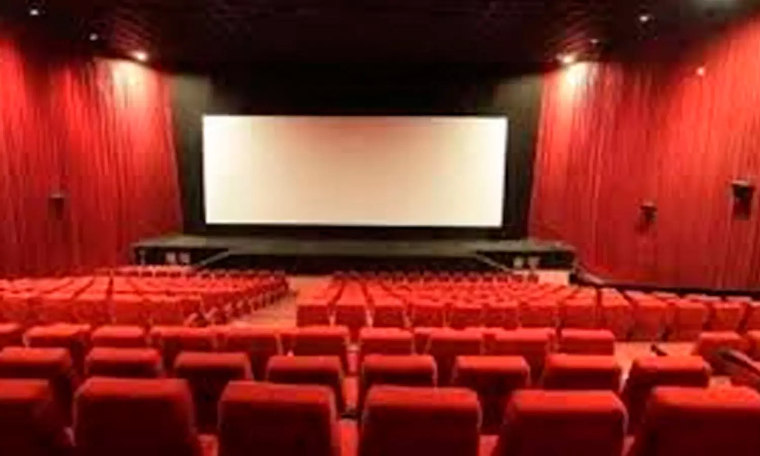 Theater recordings,Pornographic websites,Illicit distribution,Copyright violation,Police investigation, അശ്ലീലം, സിനിമ തിയറ്റർ,പൊലീസ് അന്വേഷണം